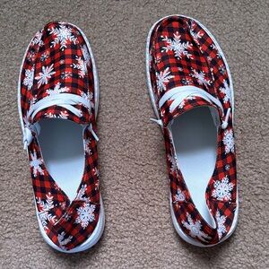 NWT ❤️❄️🖤Red Buffalo Plaid Snowflake Slip-On Shoes